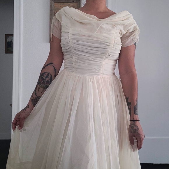 1950s or 60s vintage shirred bodice chiffon party wedding dress - Picture 6 of 6